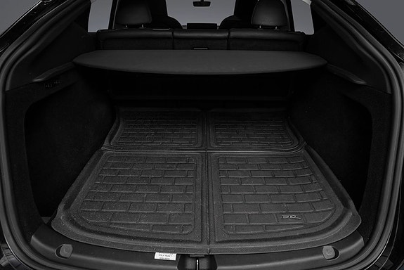 Tesla Model Y 23 of 25