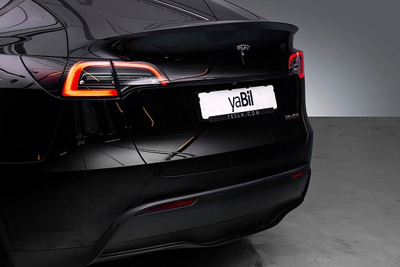 Tesla Model Y 6 of 25