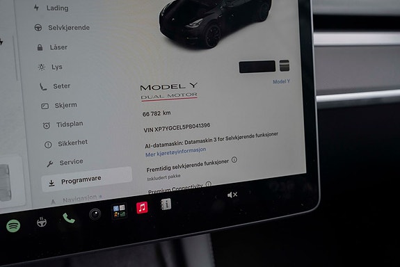 Tesla Model Y 11 of 25