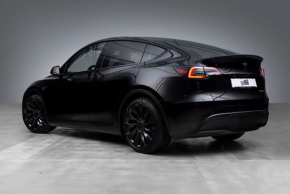 Tesla Model Y 5 of 25