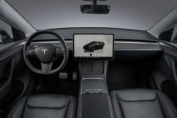 Tesla Model Y 17 of 25