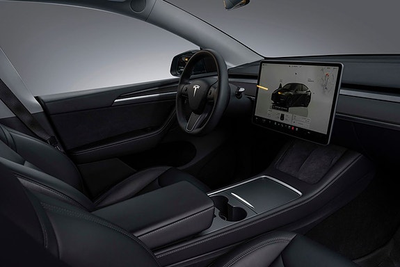 Tesla Model Y 21 of 25