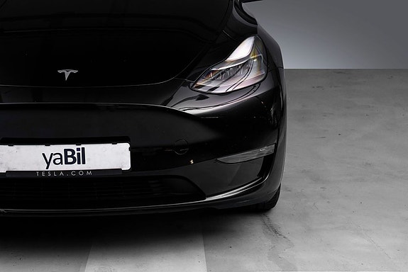 Tesla Model Y 4 of 25