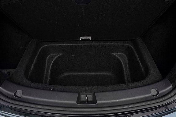 Tesla Model Y 24 of 25
