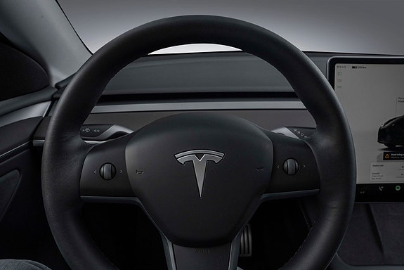 Tesla Model Y 9 of 25