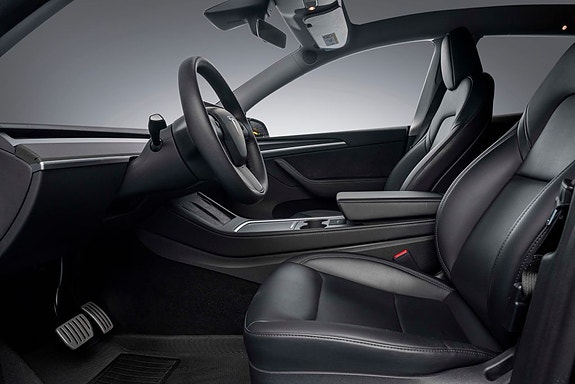 Tesla Model Y 16 of 25