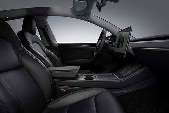 Tesla Model Y 20 of 25