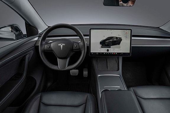 Tesla Model Y 18 of 25