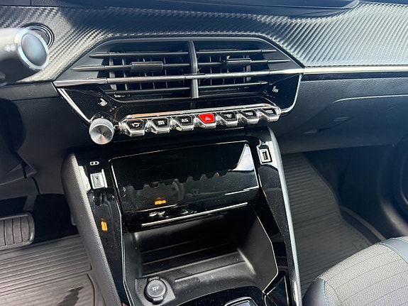Peugeot 208 18 of 21