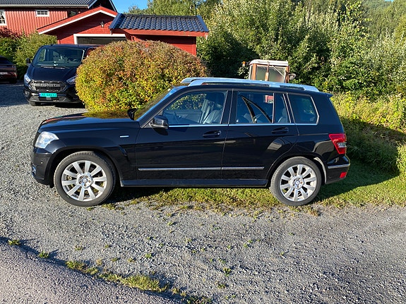 Mercedes-Benz GLK220 3 of 6