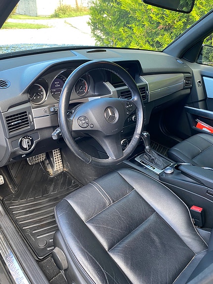 Mercedes-Benz GLK220 4 of 6