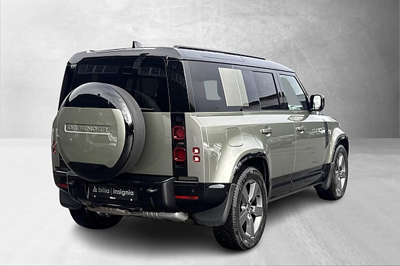 Land Rover Defender 110 4 of 15