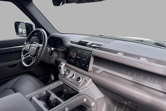 Land Rover Defender 110 12 of 15