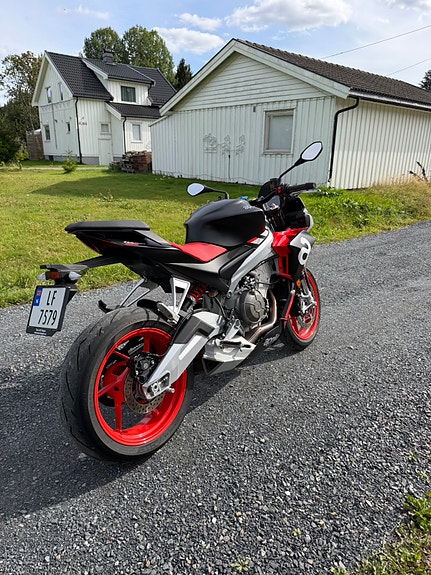 Aprilia Tuono 660 4 of 5