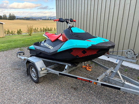SEA DOO spark trixx 2up (127timer) få timer, få eiere, med henger! 2 of 14