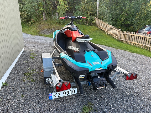 SEA DOO spark trixx 2up (127timer) få timer, få eiere, med henger! 3 of 14