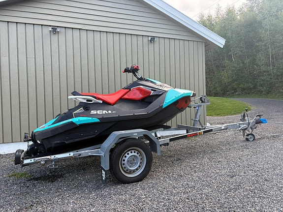 SEA DOO spark trixx 2up (127timer) få timer, få eiere, med henger! 11 of 14