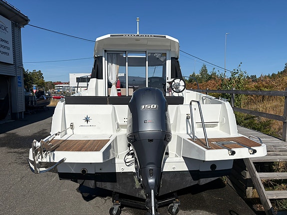 Jeanneau 795 Cruiser med Yamaha F150 | Bruktbåtsalg –dieselvarmer inkludert! 4 of 18
