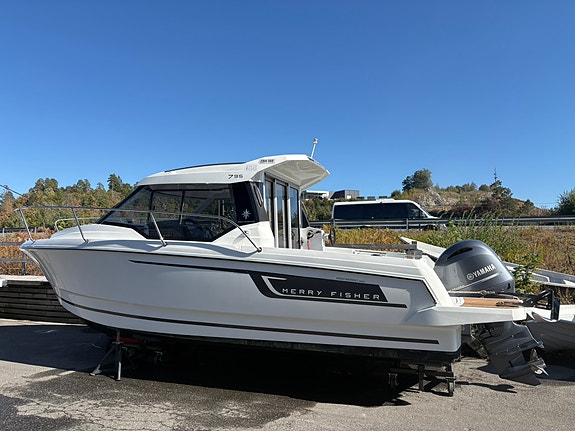 Jeanneau 795 Cruiser med Yamaha F150 | Bruktbåtsalg –dieselvarmer inkludert! 2 of 18