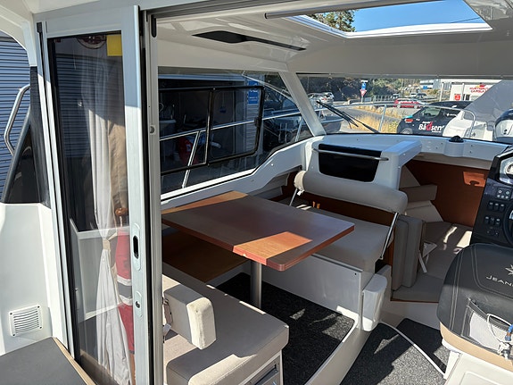 Jeanneau 795 Cruiser med Yamaha F150 | Bruktbåtsalg –dieselvarmer inkludert! 10 of 18