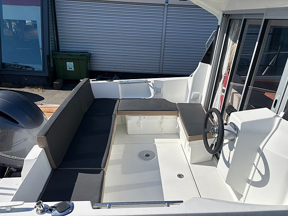 Jeanneau 795 Cruiser med Yamaha F150 | Bruktbåtsalg –dieselvarmer inkludert! 9 of 18