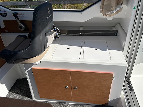 Jeanneau 795 Cruiser med Yamaha F150 | Bruktbåtsalg –dieselvarmer inkludert! 12 of 18