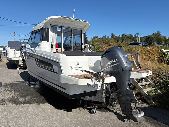 Jeanneau 795 Cruiser med Yamaha F150 | Bruktbåtsalg –dieselvarmer inkludert! 3 of 18