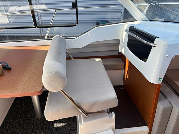 Jeanneau 795 Cruiser med Yamaha F150 | Bruktbåtsalg –dieselvarmer inkludert! 14 of 18