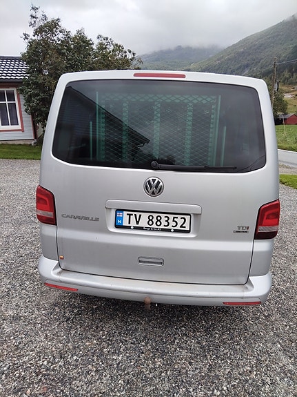 Volkswagen Caravelle 4 of 13