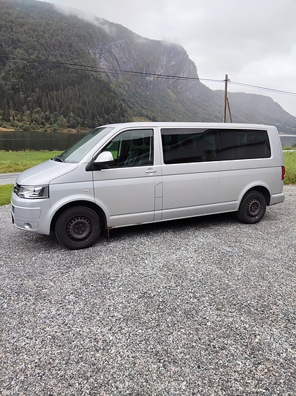 Volkswagen Caravelle 2 of 13