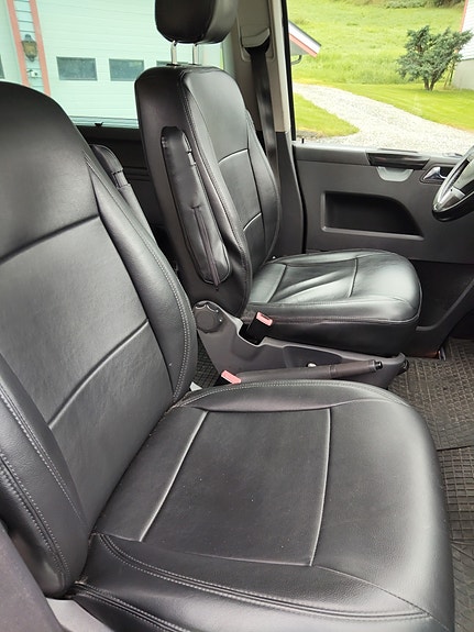 Volkswagen Caravelle 8 of 13