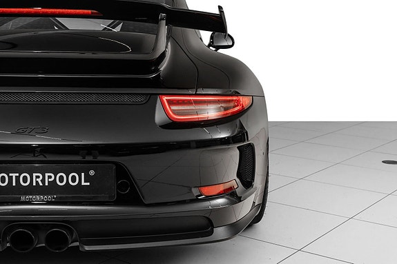 Porsche 911 GT3 16 of 30