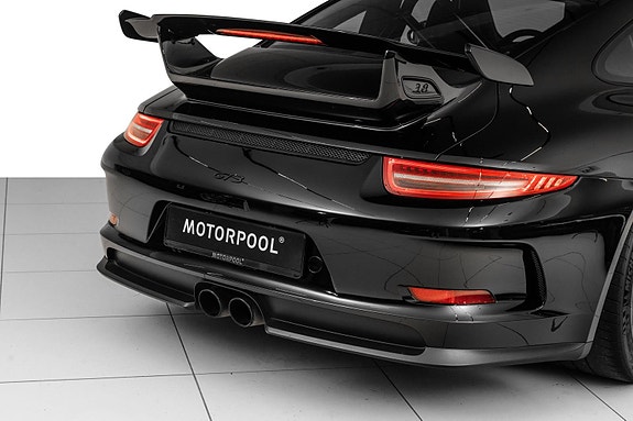 Porsche 911 GT3 11 of 30