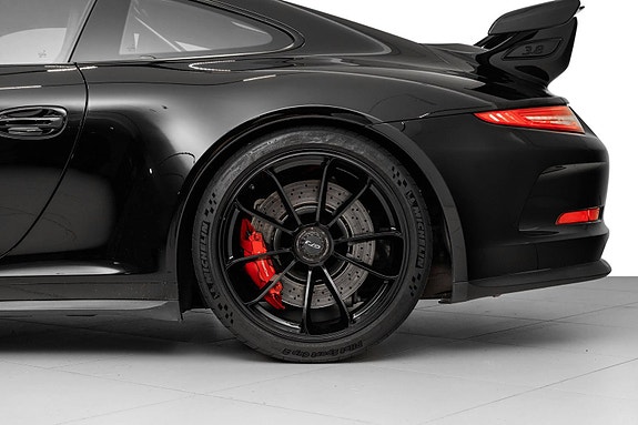 Porsche 911 GT3 18 of 30