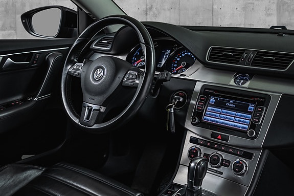 Volkswagen Passat 12 of 29
