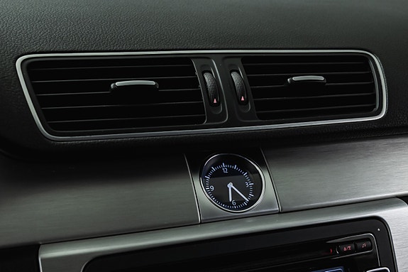 Volkswagen Passat 22 of 29