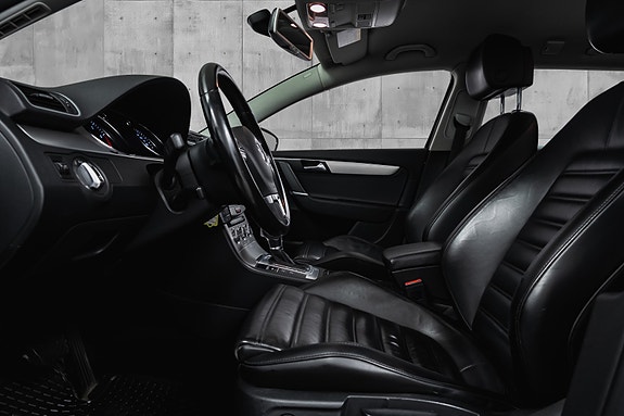 Volkswagen Passat 11 of 29