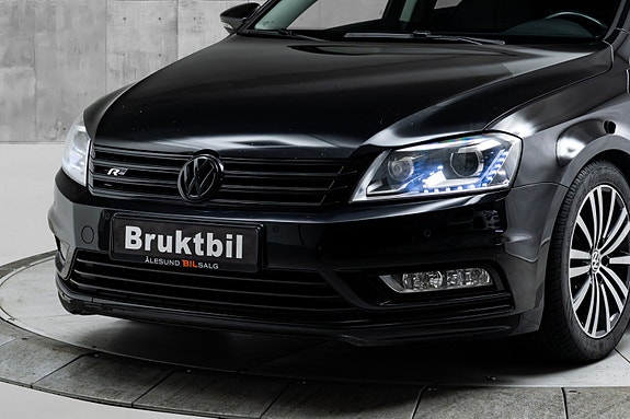 Volkswagen Passat 2 of 29