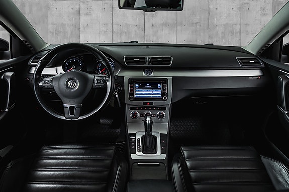 Volkswagen Passat 13 of 29