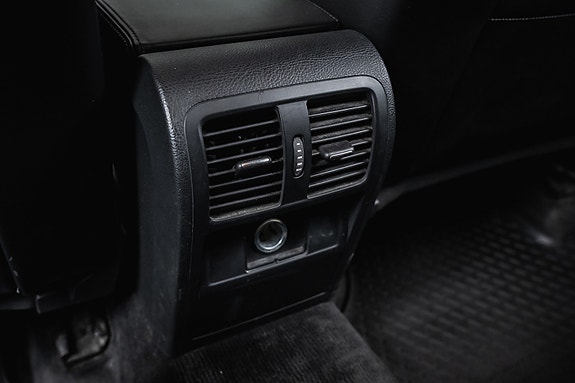 Volkswagen Passat 27 of 29