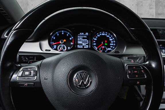Volkswagen Passat 18 of 29