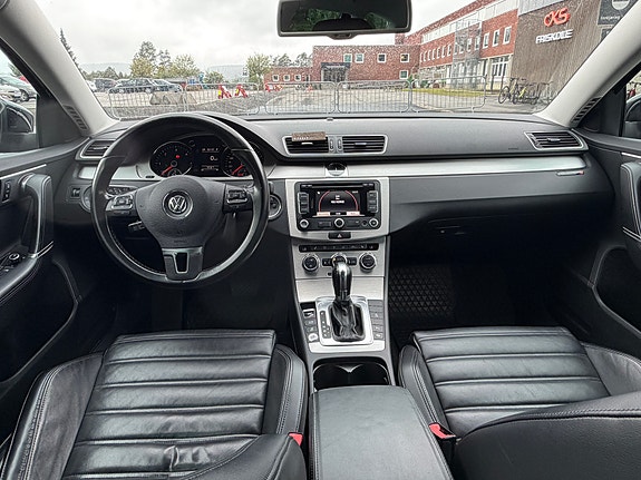 Volkswagen Passat 22 of 30