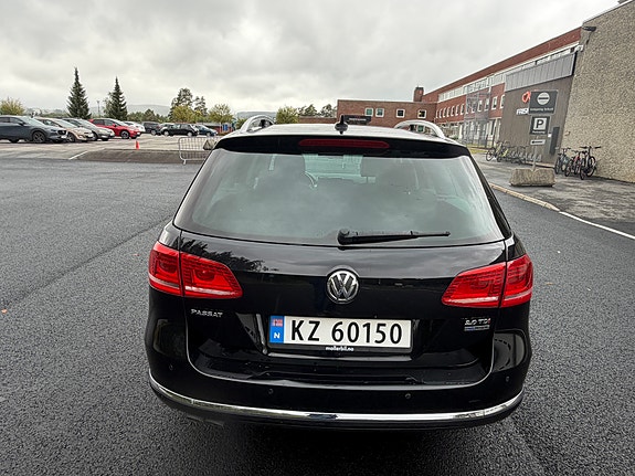 Volkswagen Passat 4 of 30