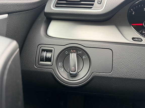 Volkswagen Passat 15 of 30
