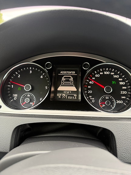 Volkswagen Passat 10 of 30