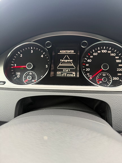 Volkswagen Passat 17 of 30