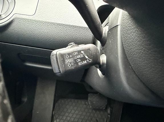 Volkswagen Passat 14 of 30