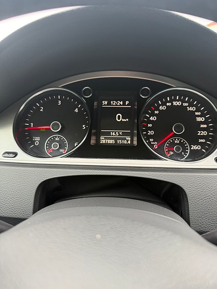Volkswagen Passat 16 of 30