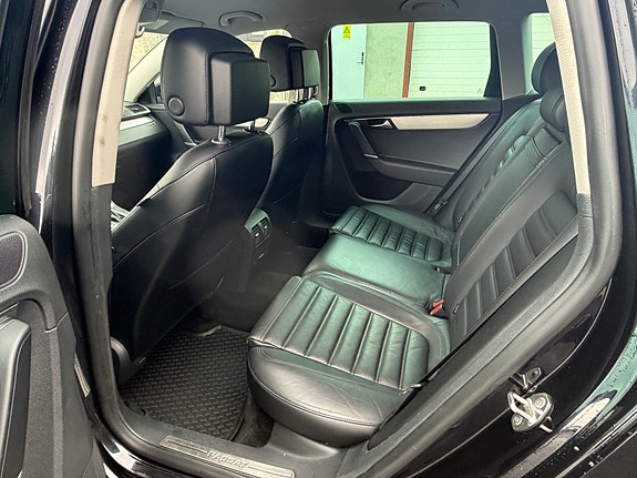 Volkswagen Passat 25 of 30