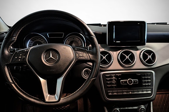 Mercedes-Benz GLA220 14 of 27